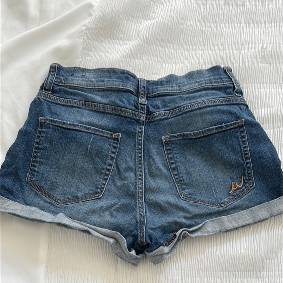 ❤️Express Blue Jean Shorts Distressed Style - Picture 4 of 4